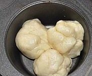 making cloverleaf rolls