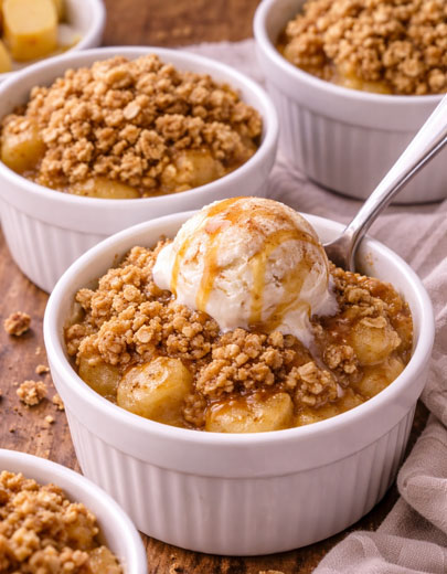 microwave apple crisp in a bow-CHGT