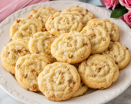 Rose cookies with granola