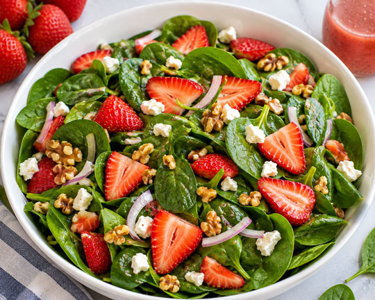 Spinach strawberry salad with pecans and feta cheese