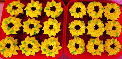 sunflower cupcakes