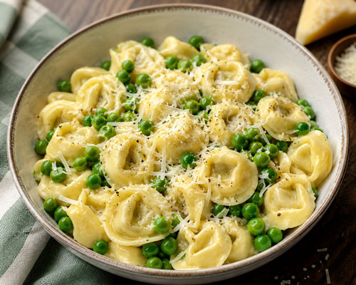 Cheese tortellini with peas