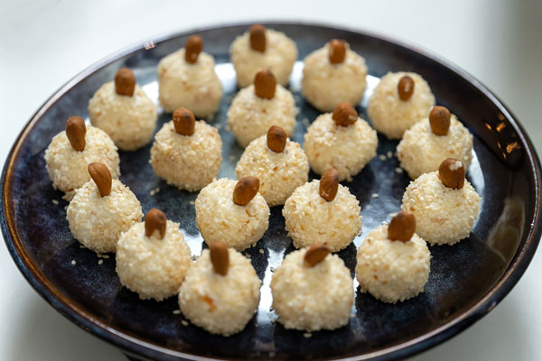 sesame seeds balls