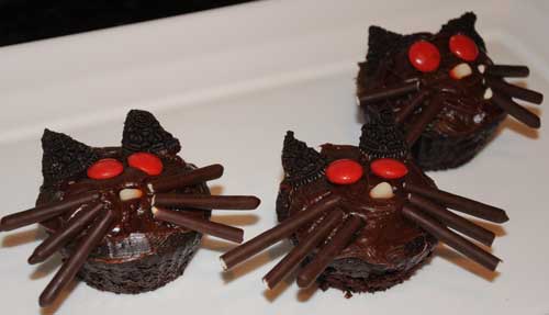 black cat cupcakes