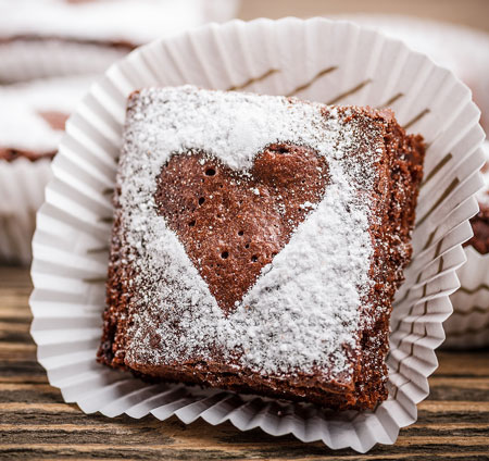 brownie with powdered sugar heart