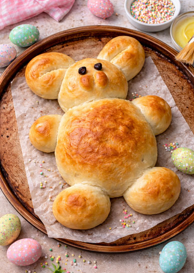 bread shaped like an easter bunny-chgt;kca
