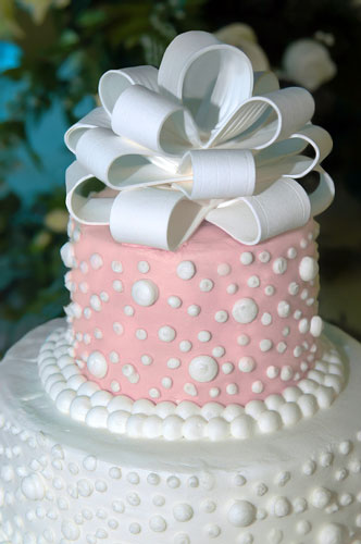 fondant cake with bow