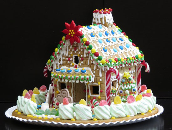 decorating gingerbread house