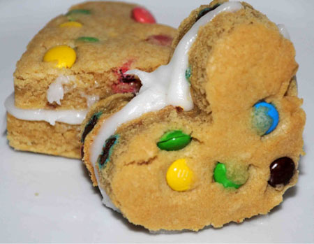 Heart-shaped chocolate sandwich cookies