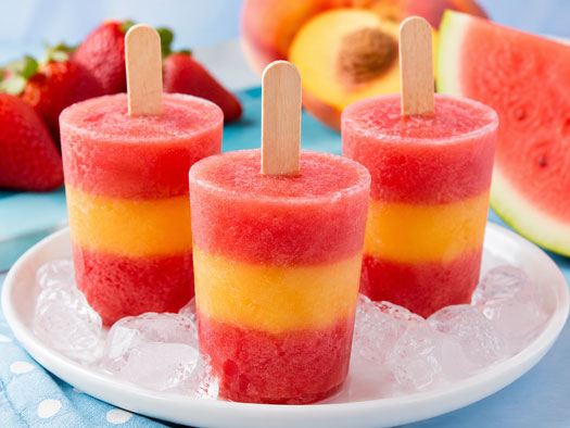 Fruity popsicles with fresh fruit