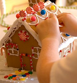 decorating gingerbread house