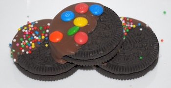 oreo dipped with sprinkles