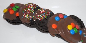 oreos dipped and sprinkles