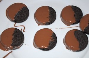 dipping oreos