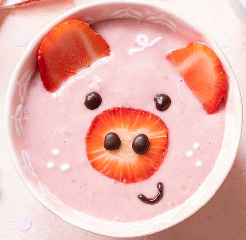 strawberry smoothie bowl