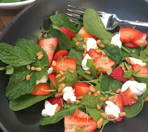 strawberry spinach salad