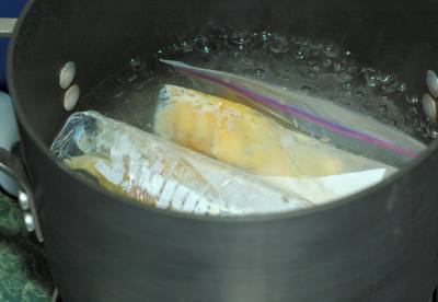 boiling a baggie omelet